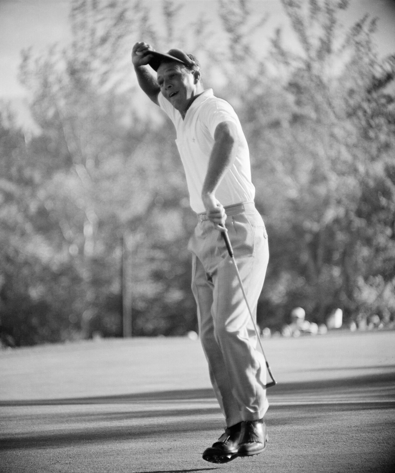 1960: Arnold Palmer beats amateur Jack Nicklaus by two strokes to win U.S. Open